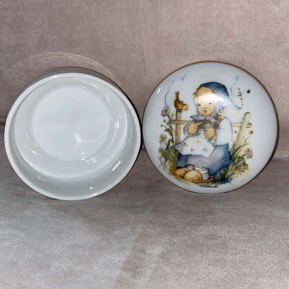 VINTAGE M J HŪMMEL 1983 SWITZERLAND “He Loves Me” Trinket Holder - Picture 4 of 12